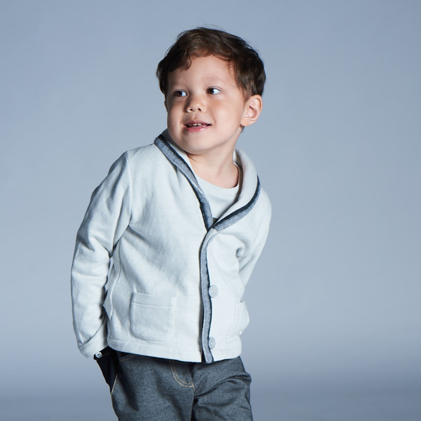 小さな紳士のカーディガン