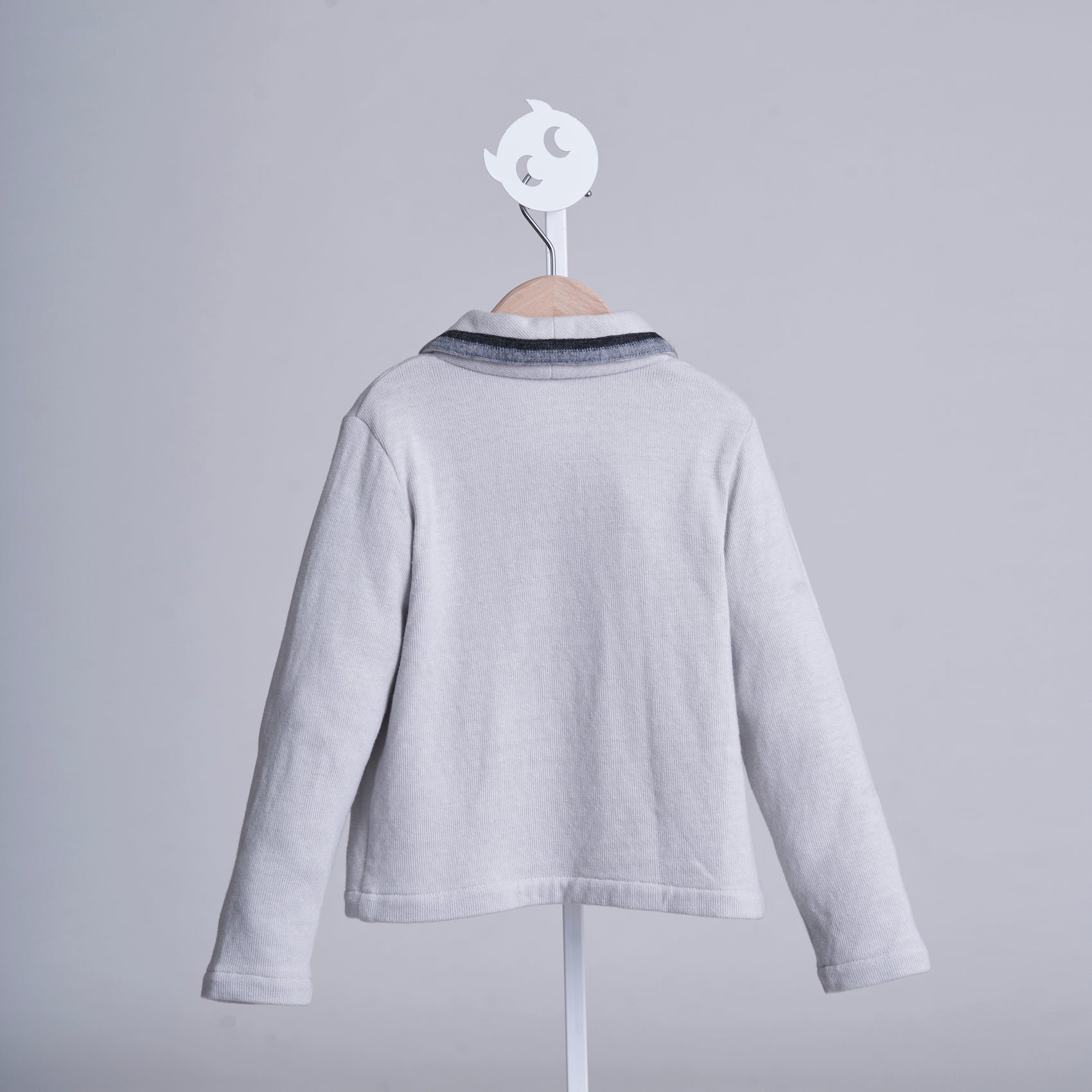 小さな紳士のカーディガン