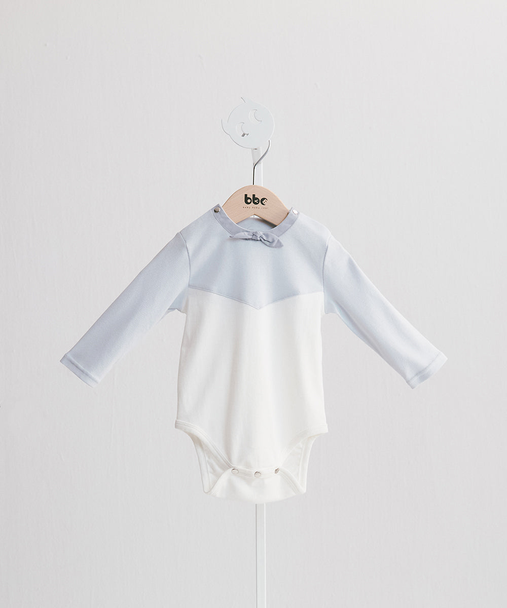 ツートンカラー蝶ネクタイロンパース