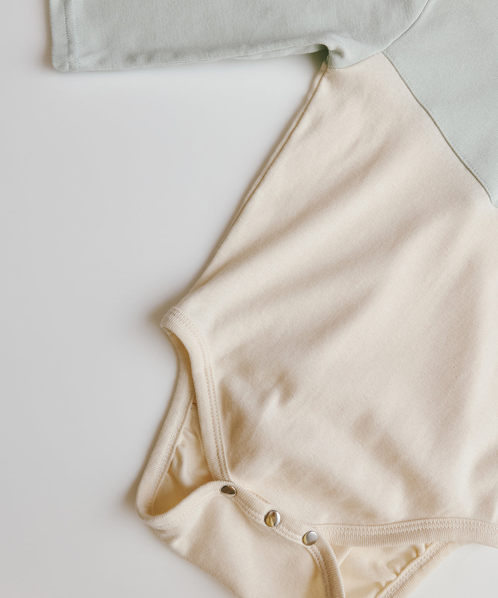 ツートンカラー蝶ネクタイロンパース