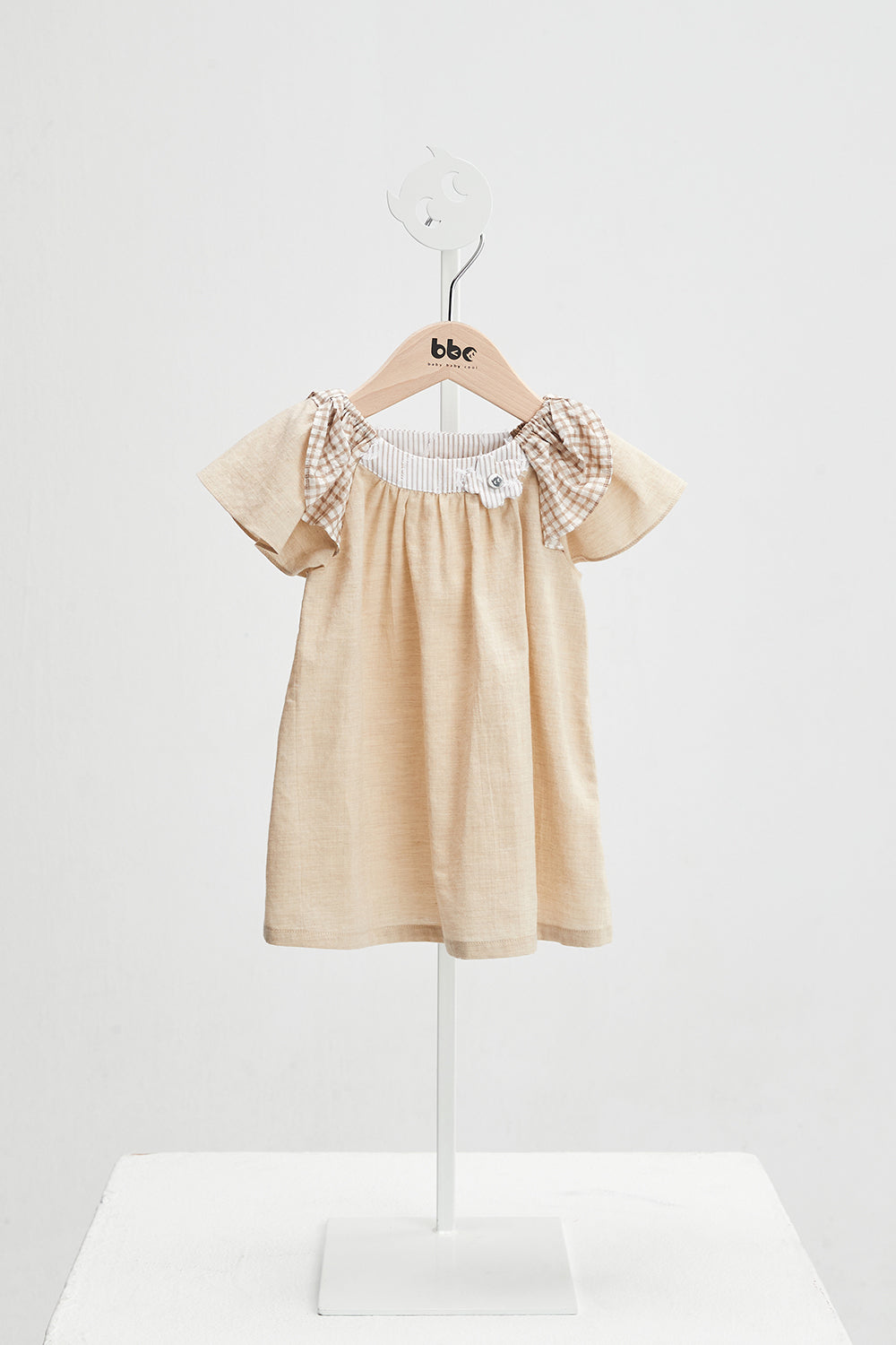 Main コレクション:Vichy - ヴィシー花型ブローチ付きフリルスリーブワンピース