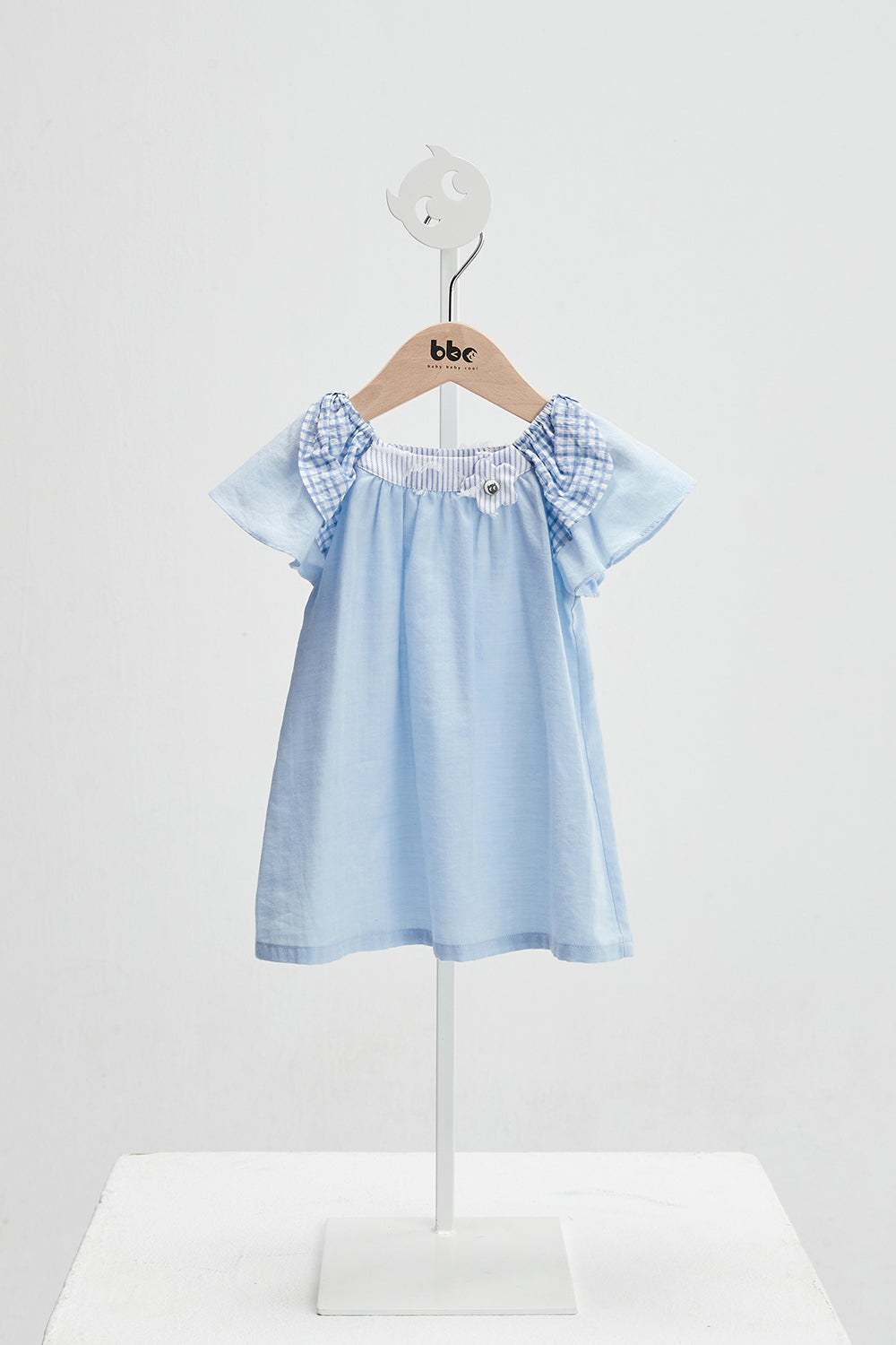 Main コレクション:Vichy - ヴィシー花型ブローチ付きフリルスリーブワンピース