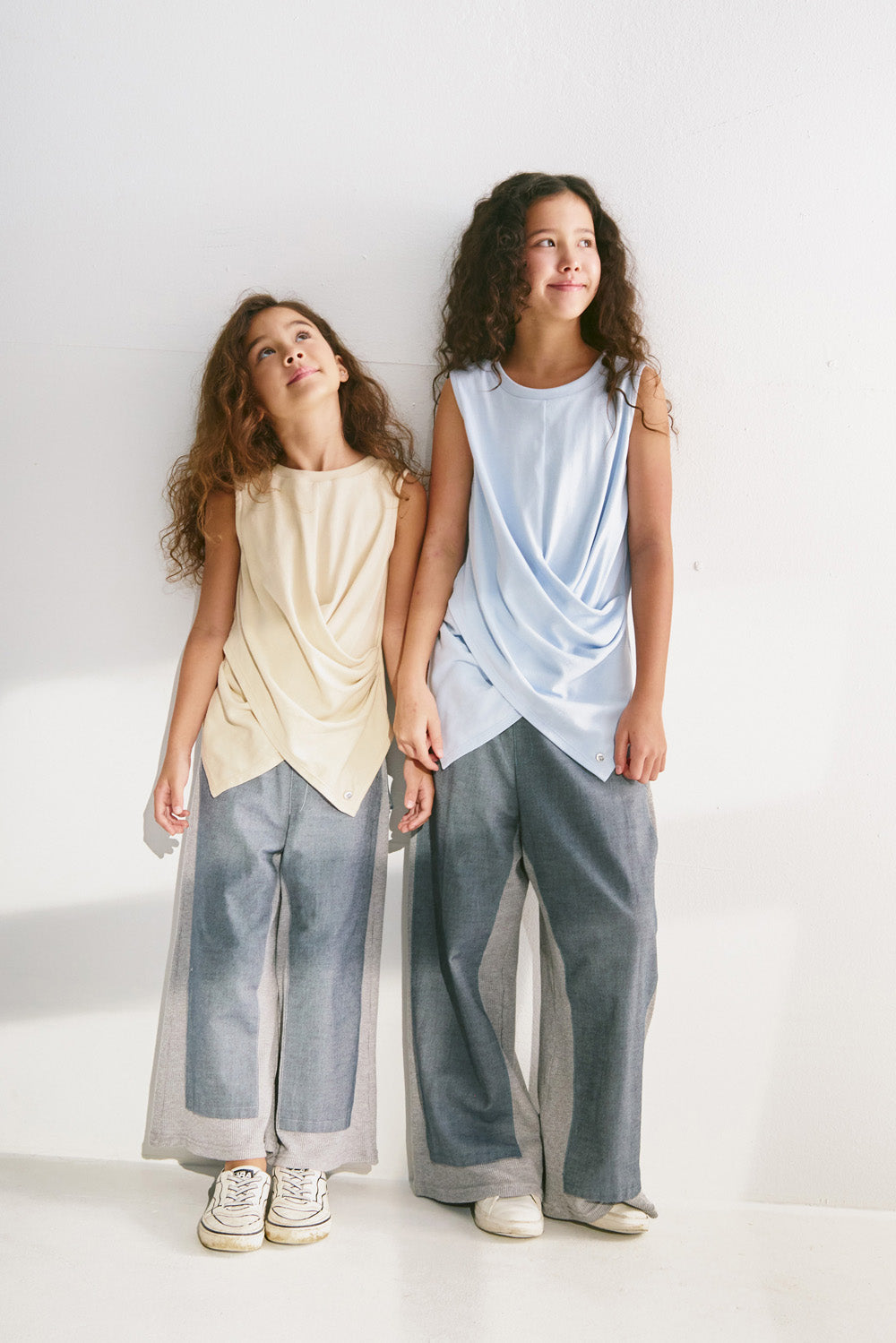 【予約商品】Main コレクション :Floating Layer ツイストノースリーブトップス