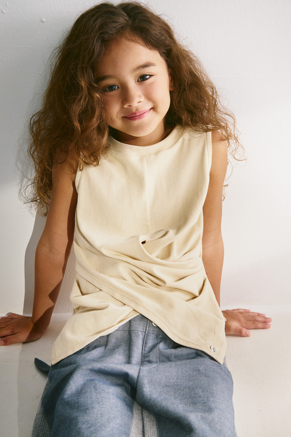 【予約商品】Main コレクション :Floating Layer ツイストノースリーブトップス