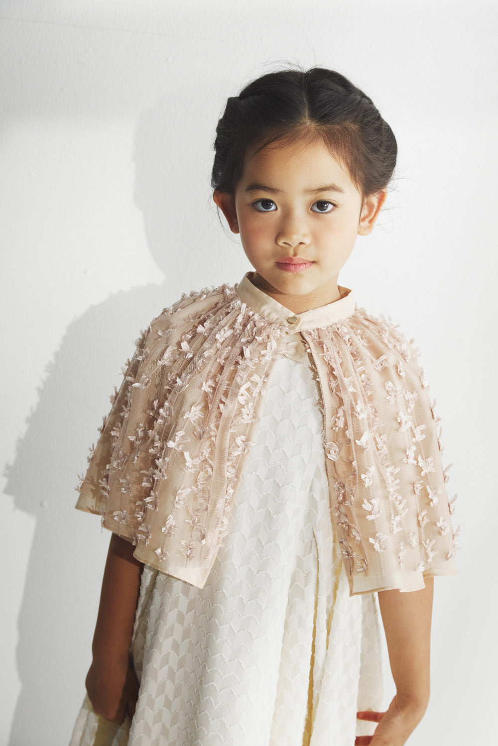 【予約商品】Luxury コレクション:Soft Wings リボン付きケープ