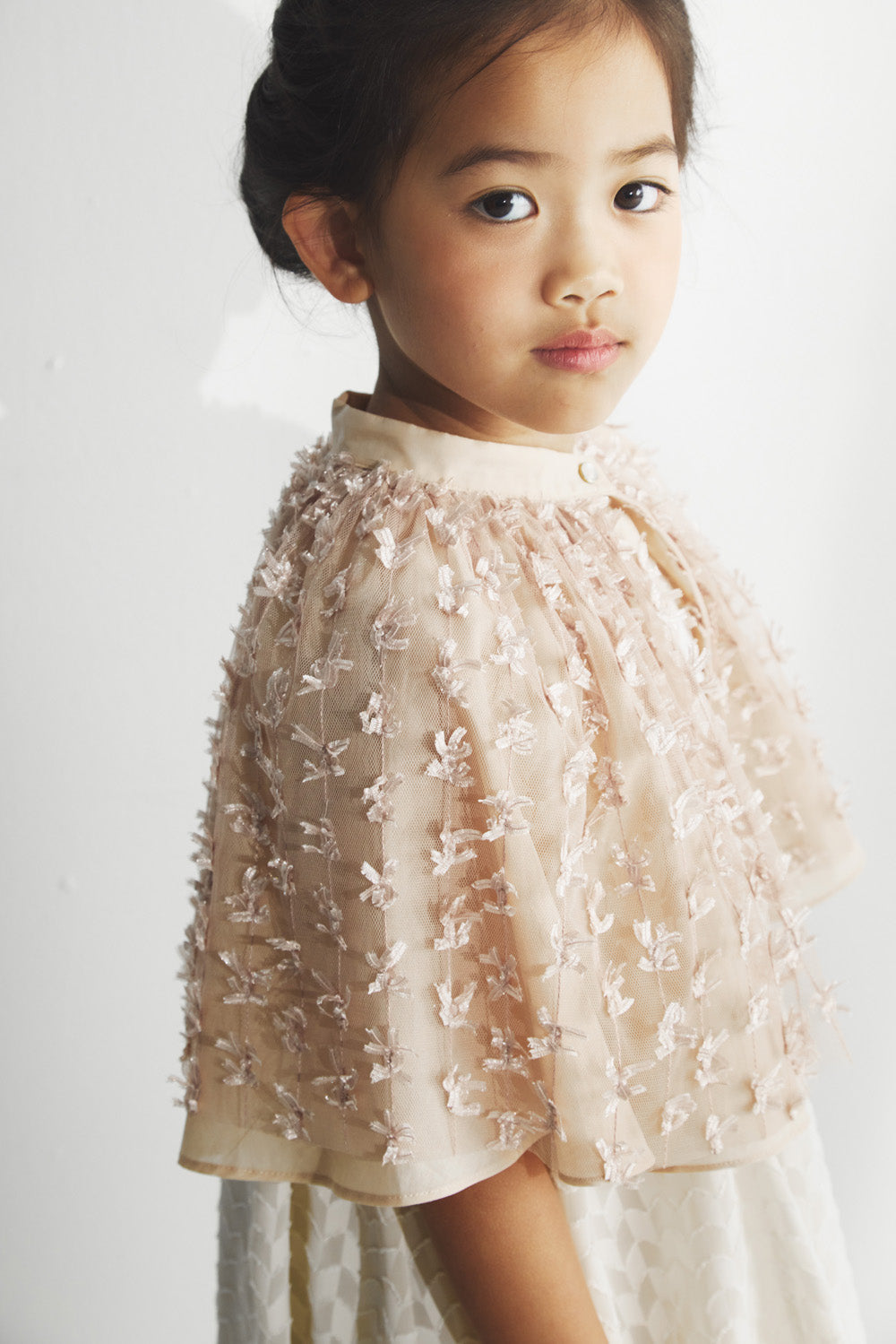 【予約商品】Luxury コレクション:Soft Wings リボン付きケープ