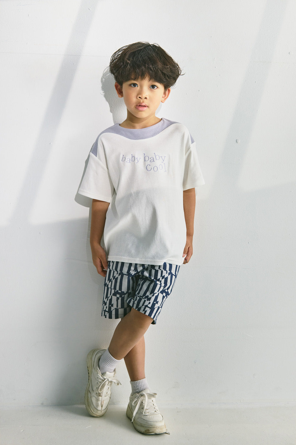 【予約商品】Main コレクション Modern ロゴ刺繍切替デザインTシャツ
