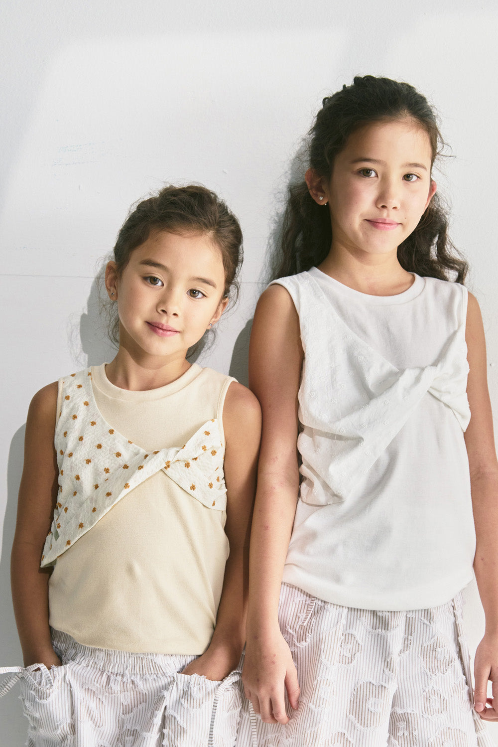 【予約商品】Luxury コレクション:Mini Fleur ツイストノースリーブトップス