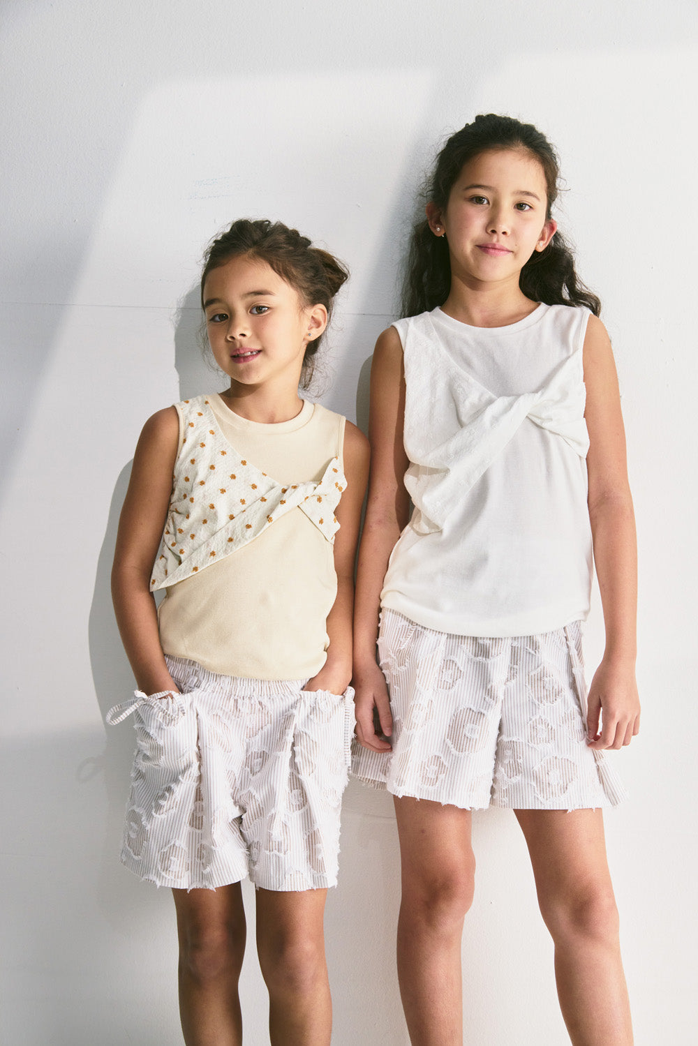 【予約商品】Luxury コレクション:Mini Fleur ツイストノースリーブトップス