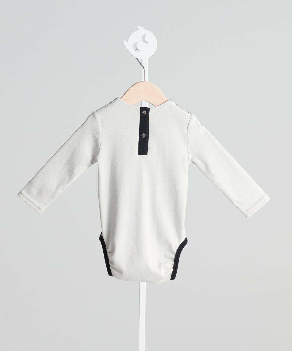 スパイモチーフ・スカーフロンパース