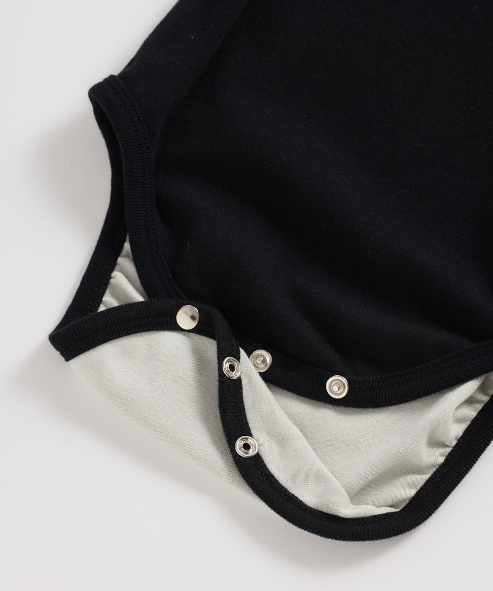 スパイモチーフ・スカーフロンパース