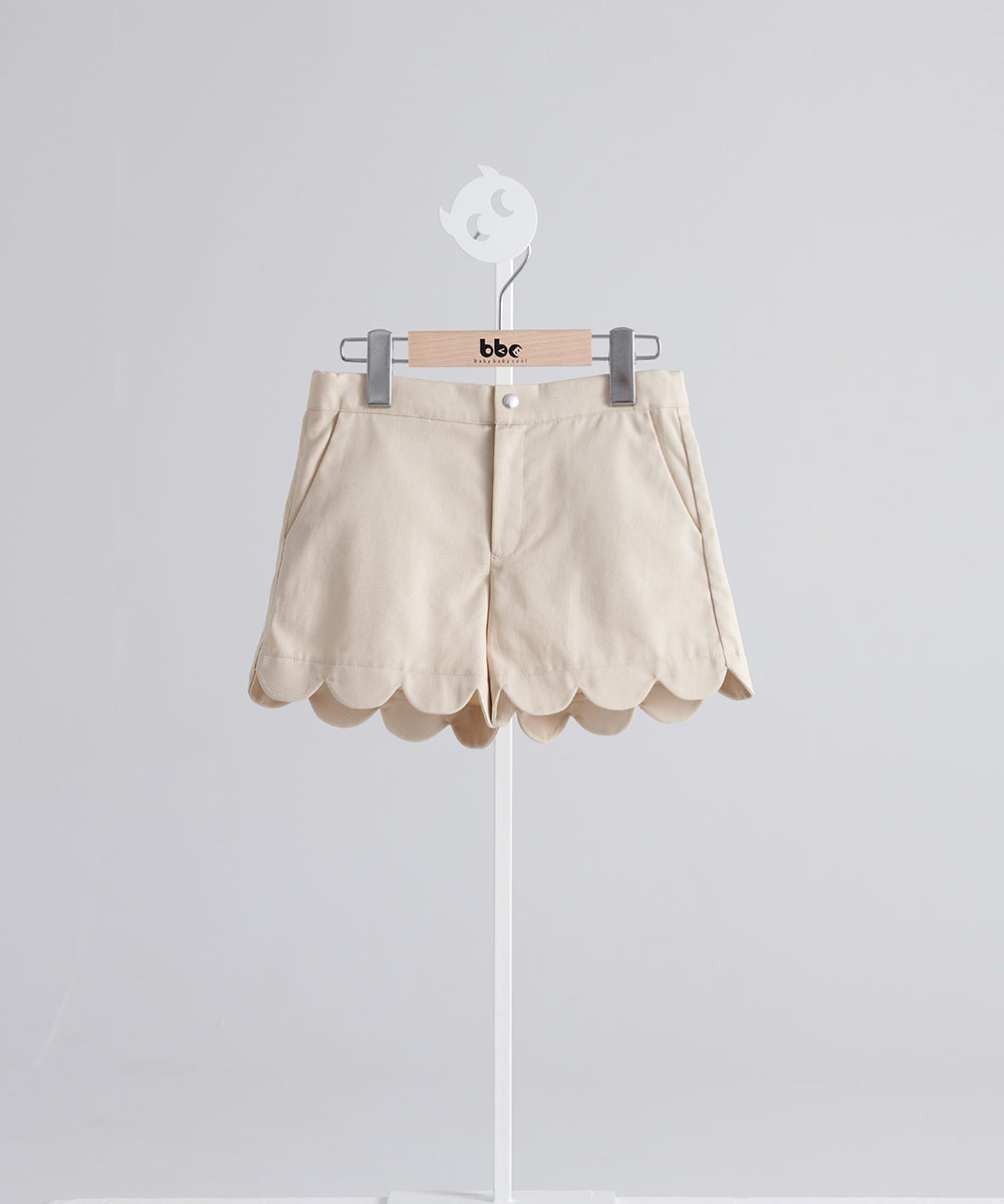 フレンチカーキブルーミングショートパンツ
