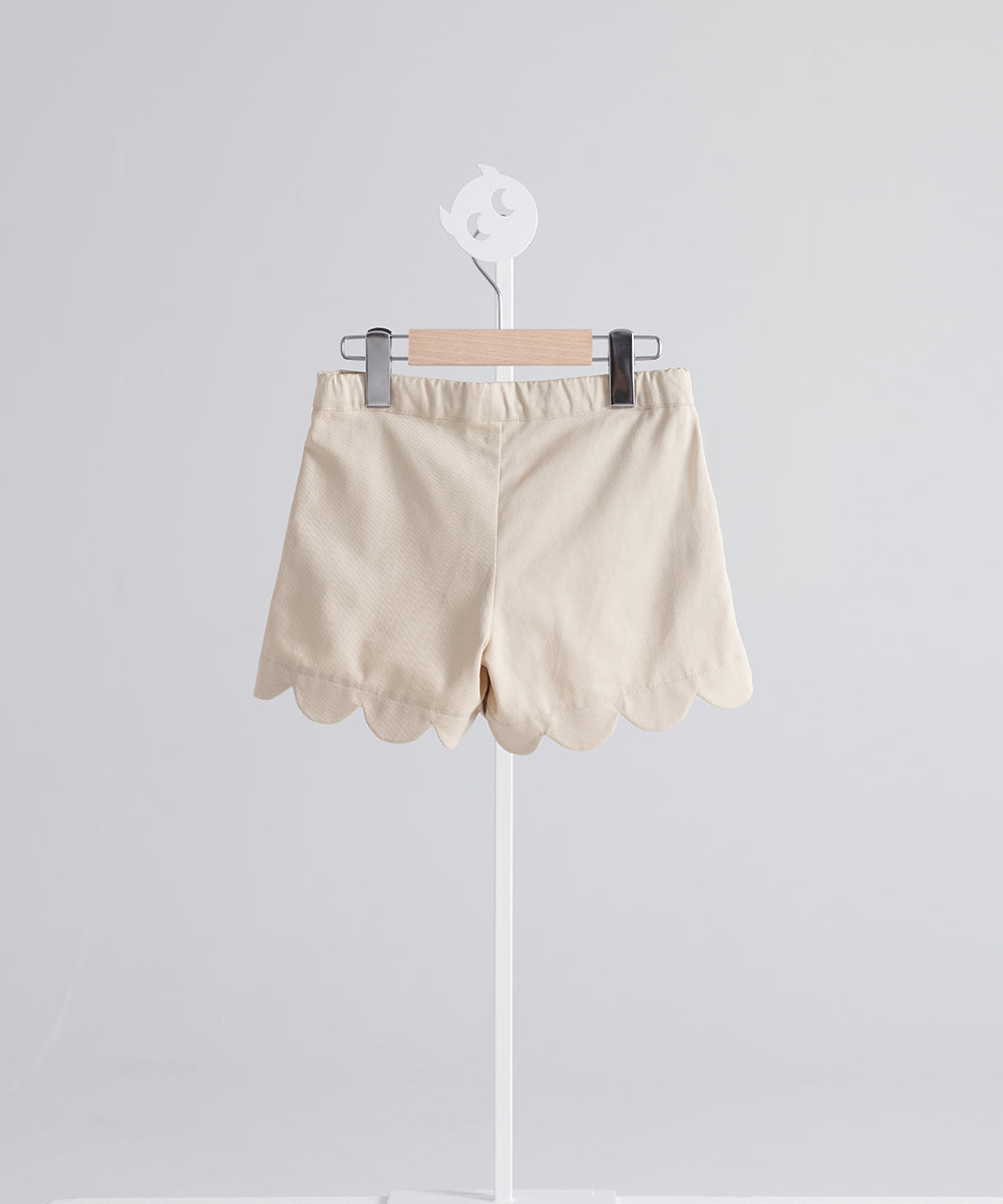 フレンチカーキブルーミングショートパンツ