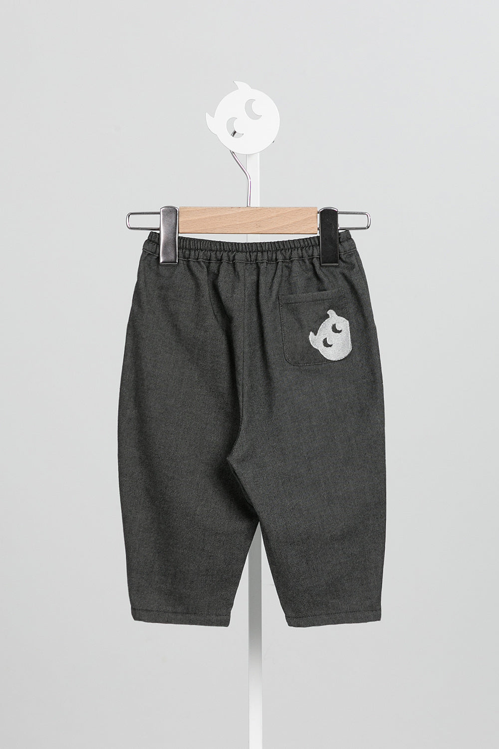 【予約商品】Mainコレクション:Peekaboo刺繍カーブパンツ