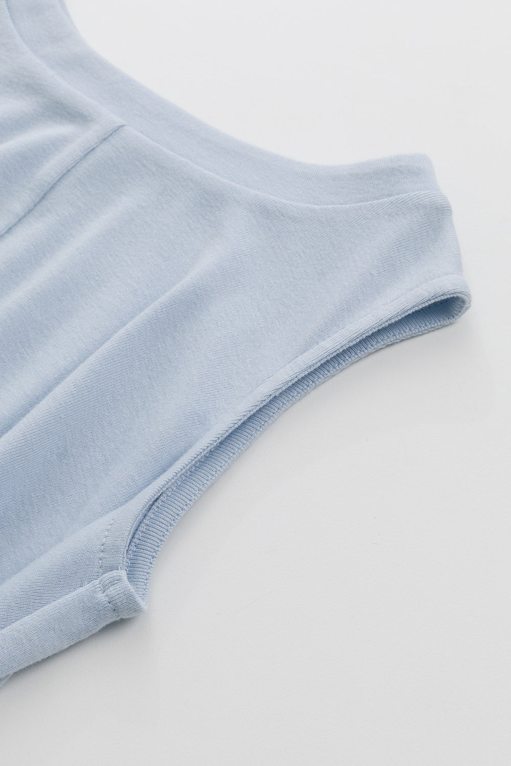 【予約商品】Main コレクション :Floating Layer ツイストノースリーブトップス