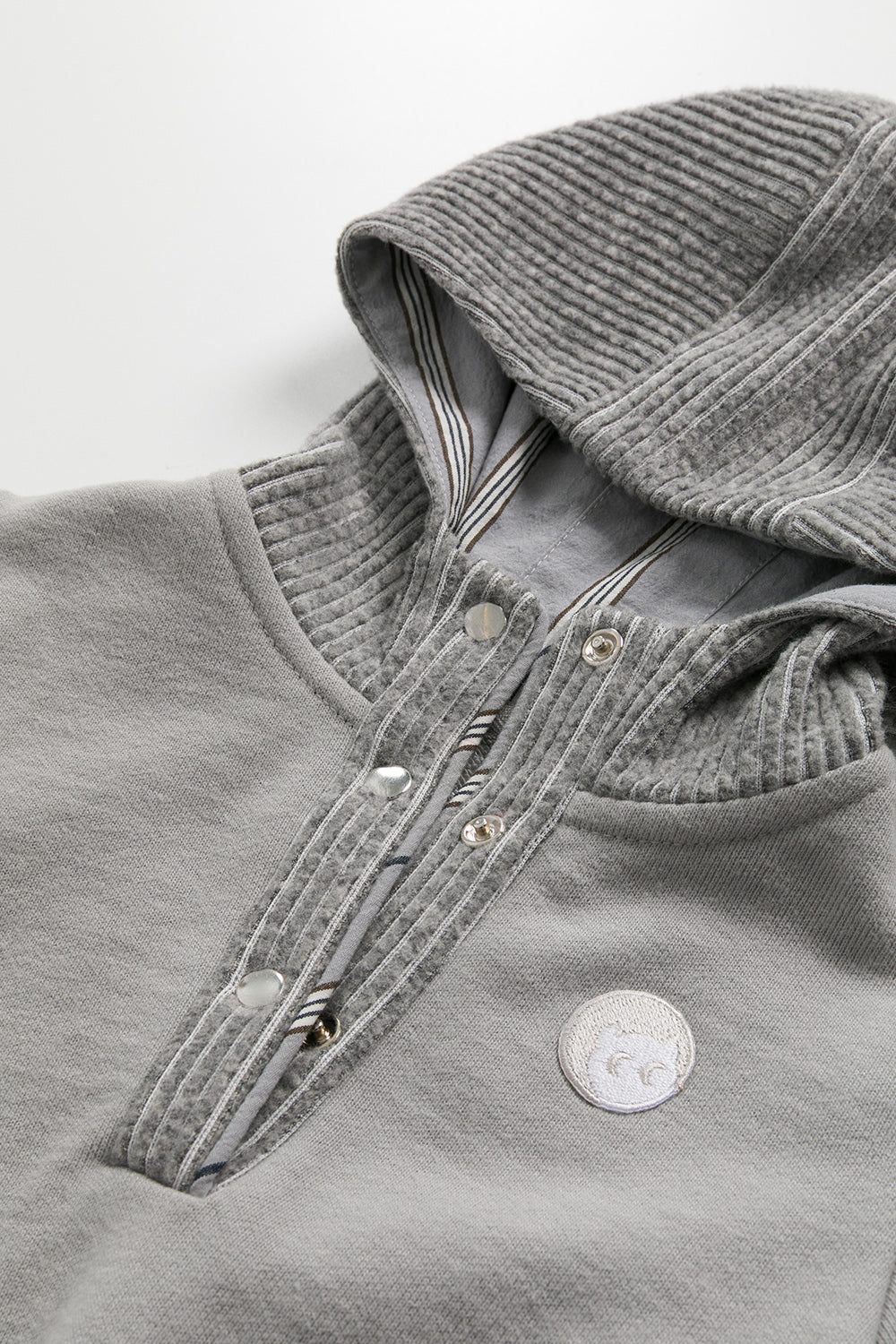 【予約商品】Mainコレクション:Warm Hug切替えフード付きトップス