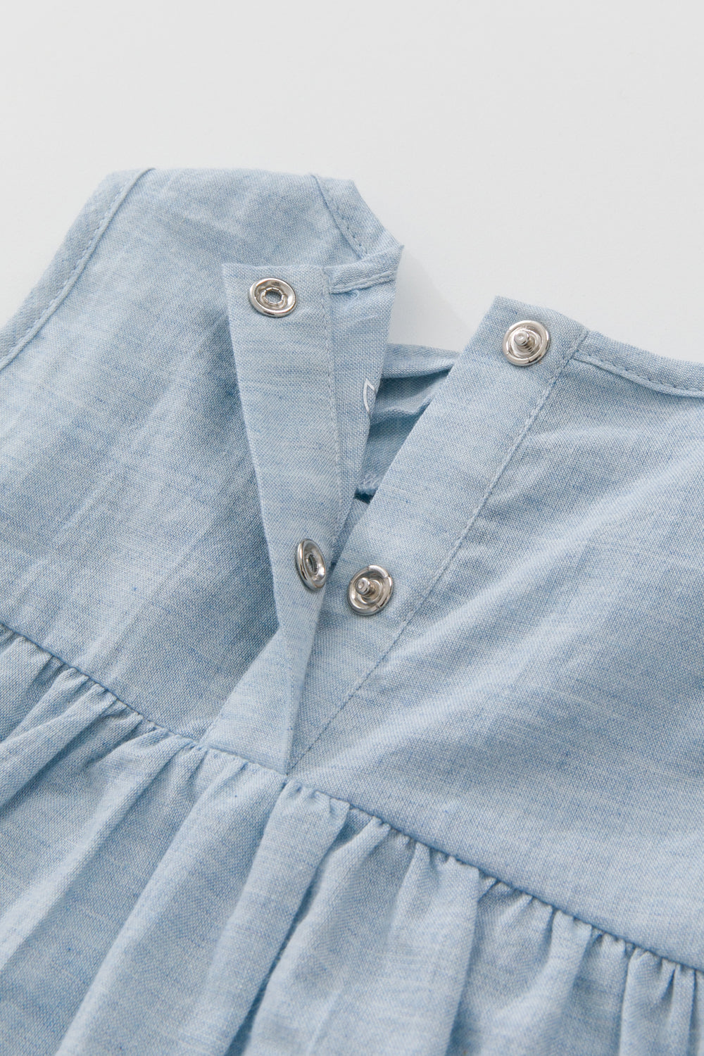 【予約商品】Main コレクション:Flutter ツイストノースリーブトップス