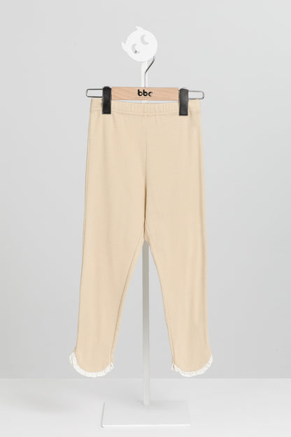 【予約商品】Main コレクション：Lily フリルレギンスパンツ