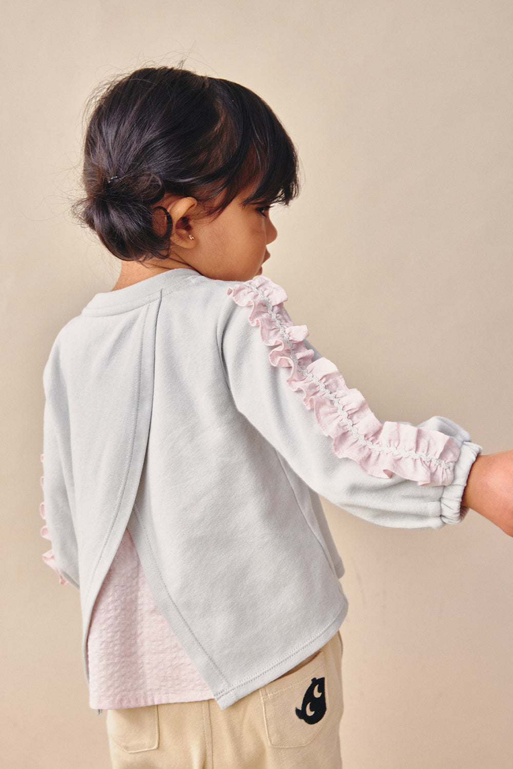 【予約商品】Mainコレクション：Frill Whisperトップス