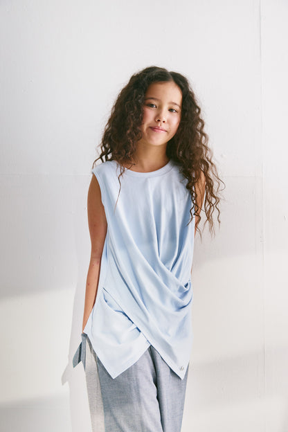 【予約商品】Main コレクション ：Floating Layer ツイストノースリーブトップス