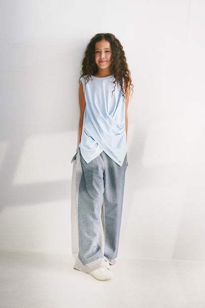 【予約商品】Main コレクション ：Floating Layer ツイストノースリーブトップス