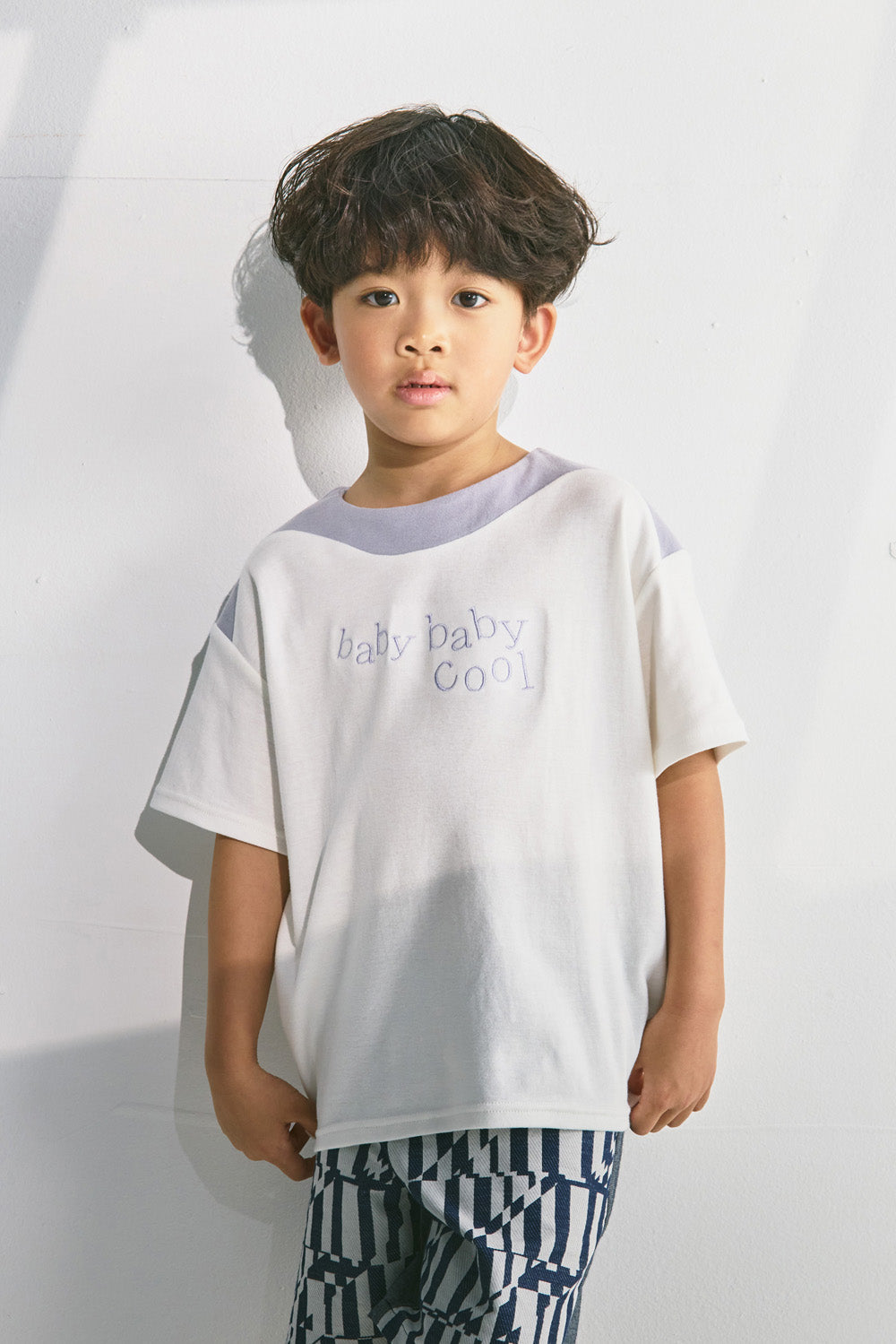 【予約商品】Main コレクション Modern ロゴ刺繍切替デザインTシャツ
