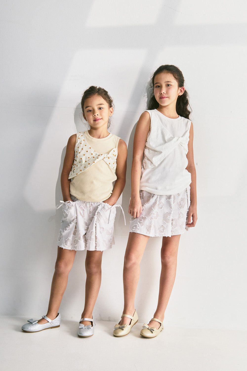 【予約商品】Luxury コレクション：Mini Fleur ツイストノースリーブトップス