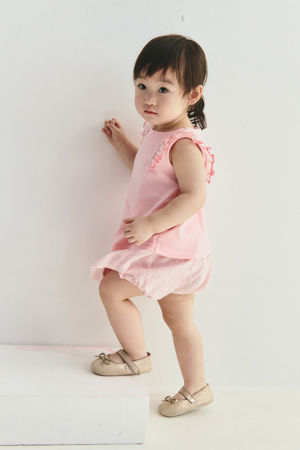 【予約商品】Main コレクション： Aurore フリルノースリーブトップス