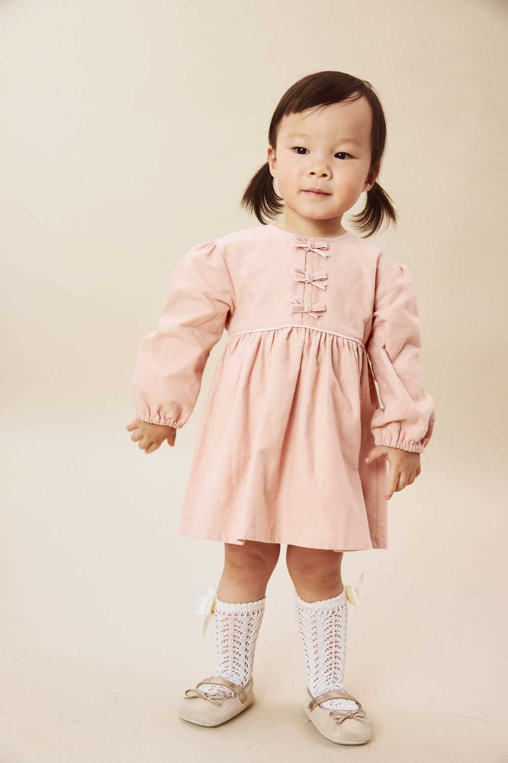 【予約商品】Mainコレクション：Cecilia ギャザーリボン オーガニックコットン長袖ワンピース