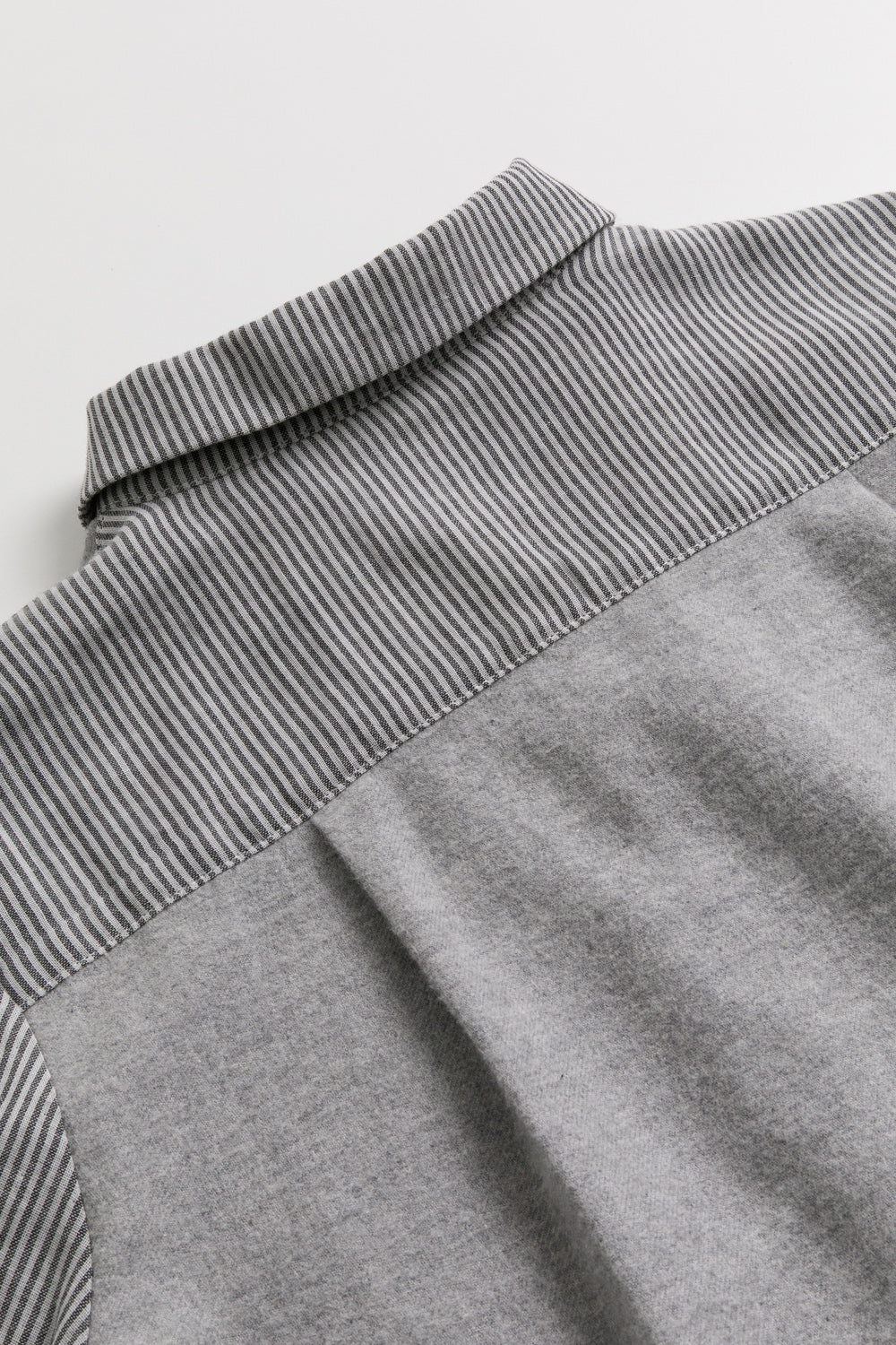 【予約商品】Mainコレクション：Edmund オーガニックコットン ストライプ切り替え長袖シャツ