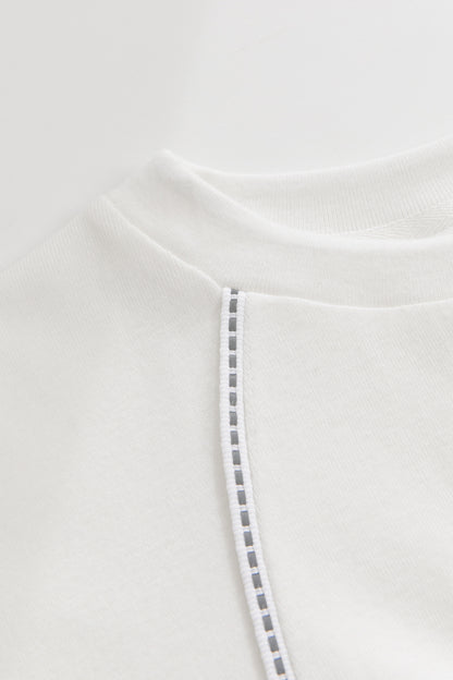 【予約商品】Main コレクション：Clean Cut ラインデザインロゴTシャツ