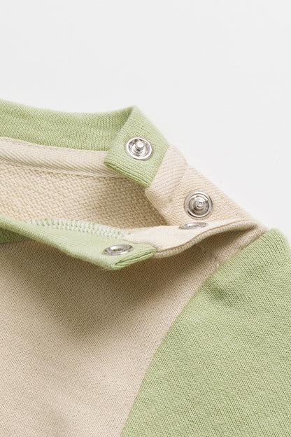 【予約商品】Mainコレクション：Peek-A-Boo ウサギ刺繍 ビッグポケット ショルダーボタン長袖トップス