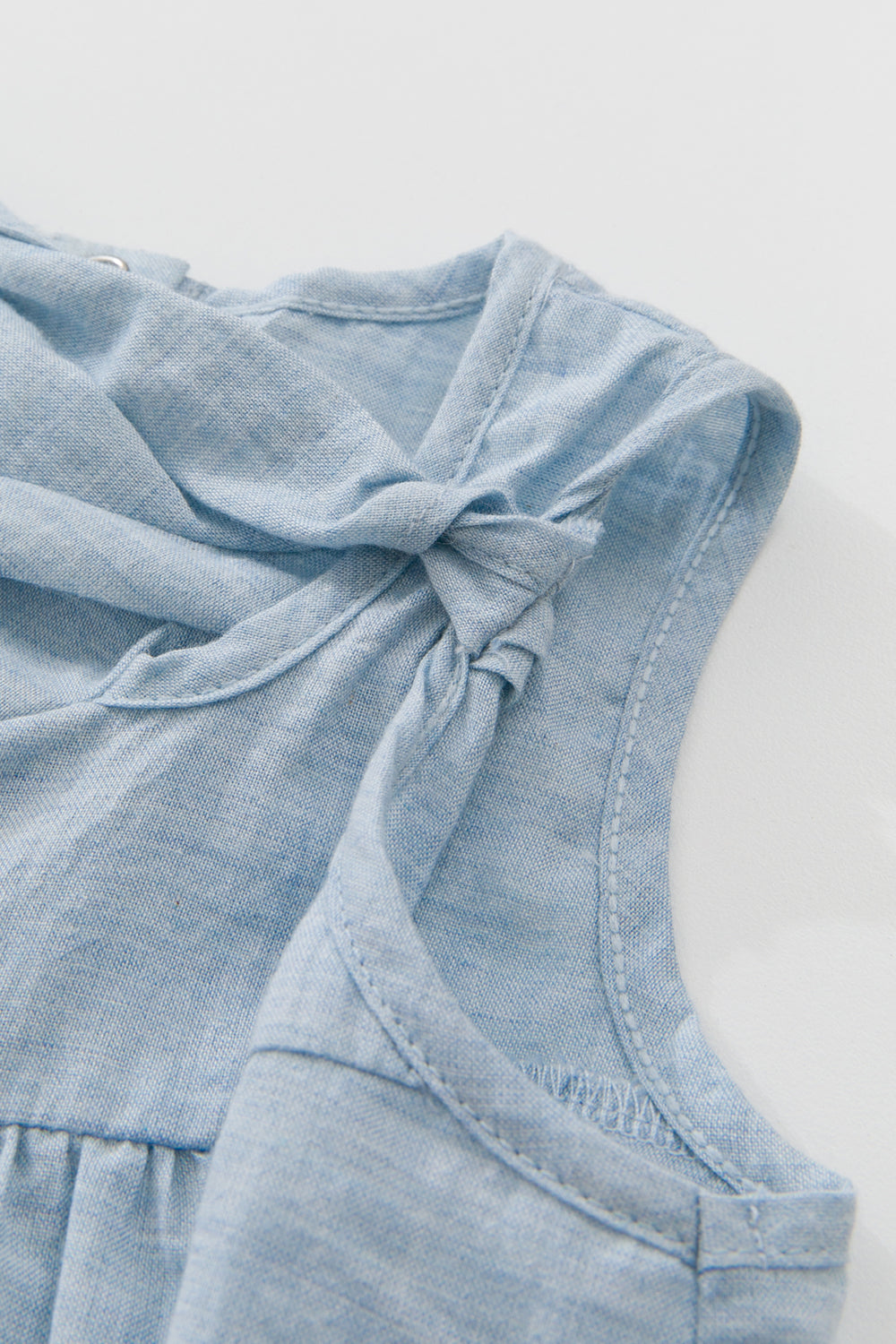 【予約商品】Main コレクション：Flutter ツイストノースリーブトップス