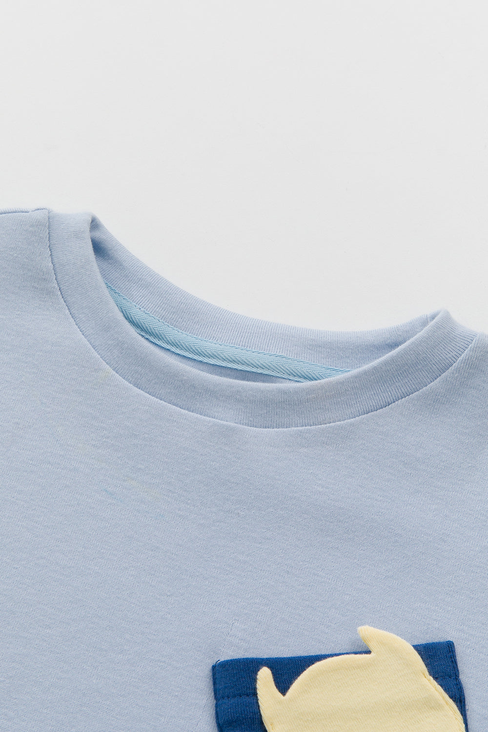 【予約商品】Main コレクション：Weekend ポケット付きTシャツ