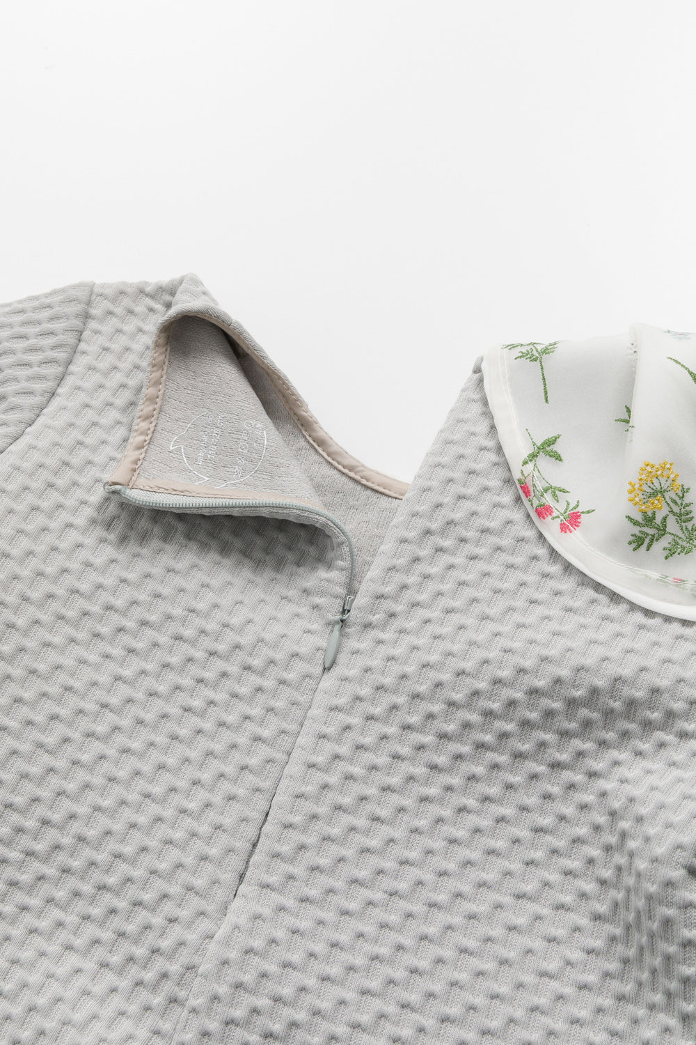 【予約商品】Mainコレクション：舞う花ロングスリーブワンピース