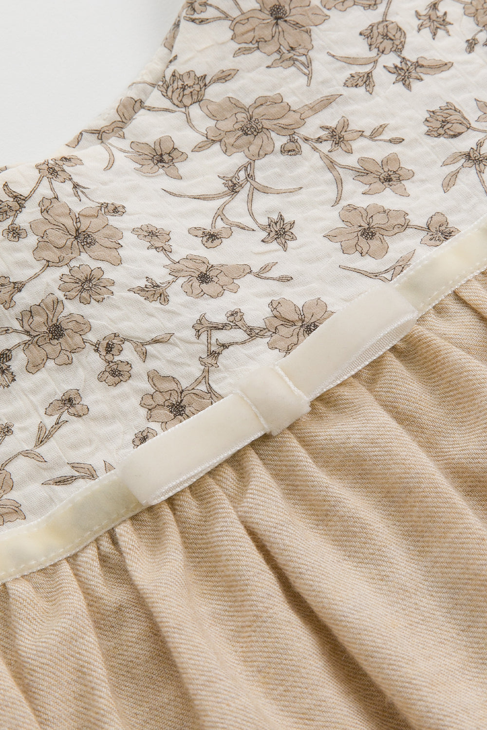 【予約商品】Luxury コレクション：Petit フラワープリントノースリーブトップス