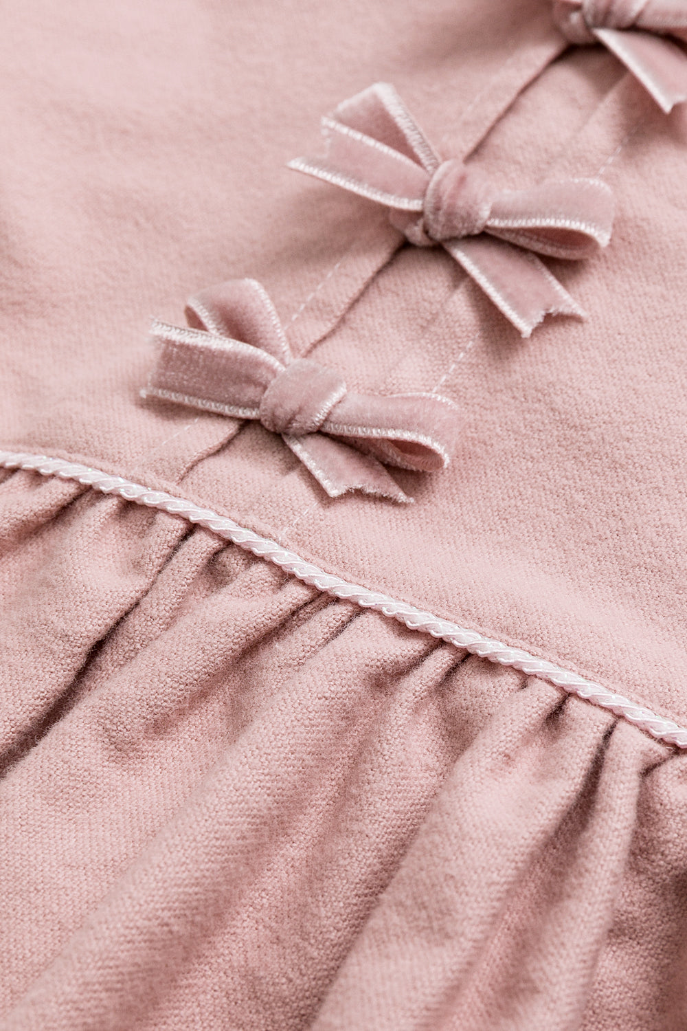 【予約商品】Mainコレクション：Cecilia ギャザーリボン オーガニックコットン長袖ワンピース