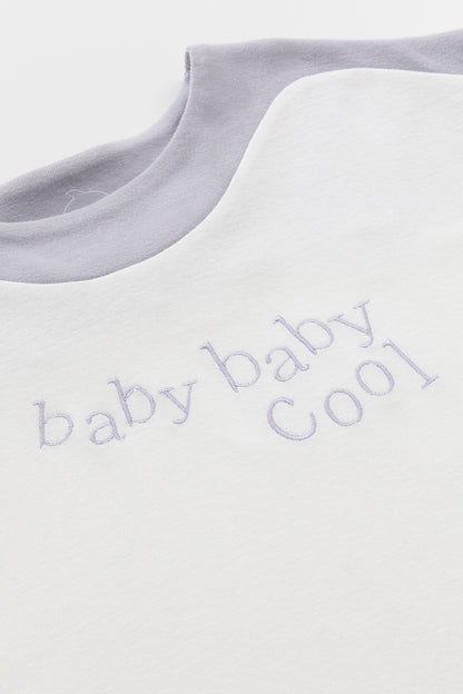 【予約商品】Main コレクション Modern ロゴ刺繍切替デザインTシャツ