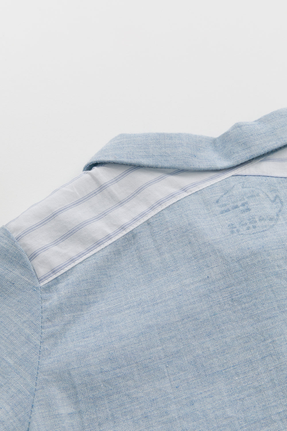 【予約商品】Main コレクション：Pure Form シャツベビーロンパース