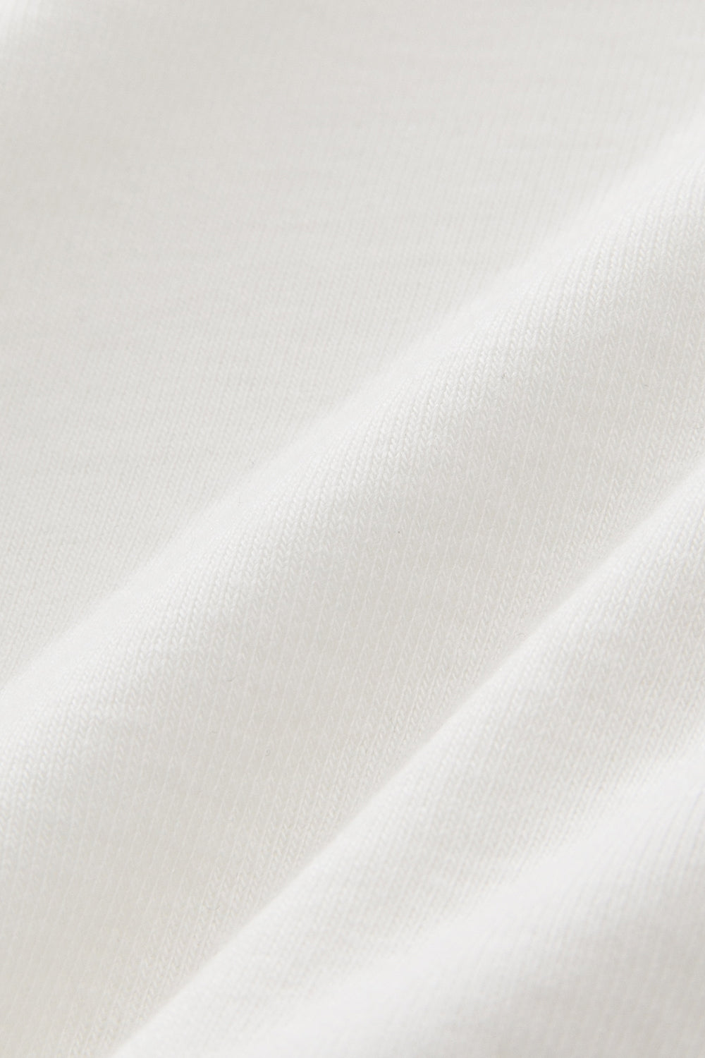 【予約商品】Main コレクション：Clean Cut ラインデザインロゴTシャツ